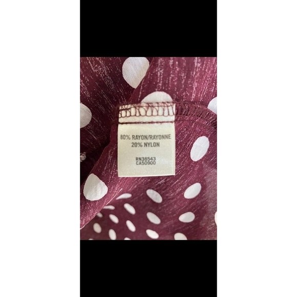 Van Heusen Wine color polkadot button down Blouse Size M - Picture 3 of 4